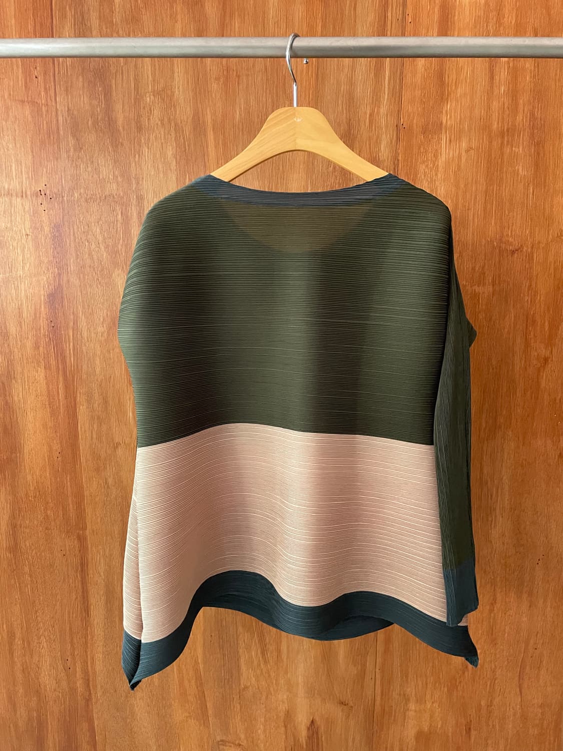 Khaki crew neck pocket pleats top 상품이미지6
