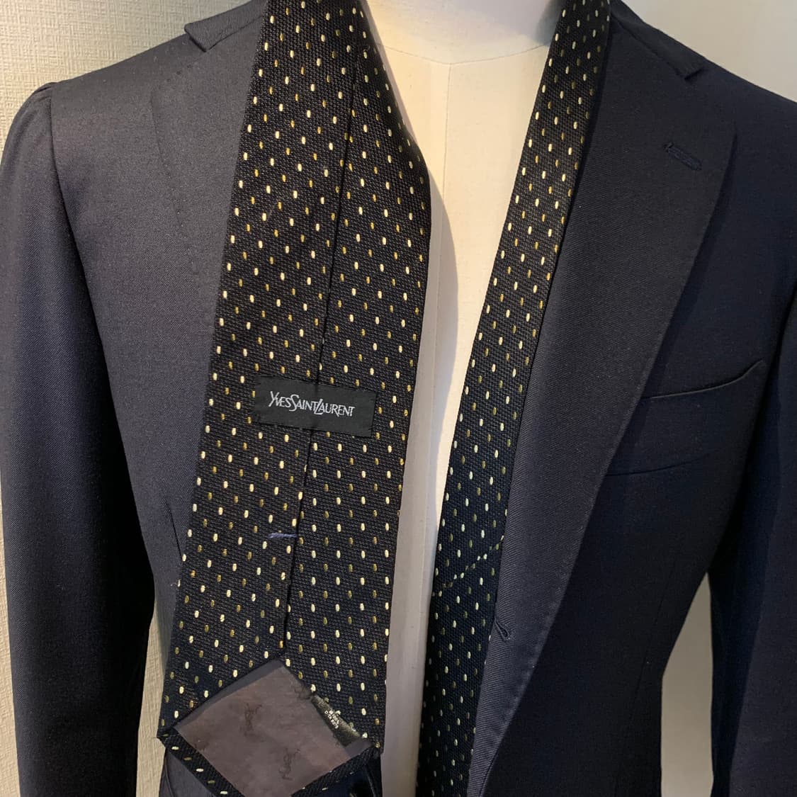 입생로랑(YSL) 도트패턴 블랙컬러 명품넥타이 정장룩코디 A+ 상품이미지2