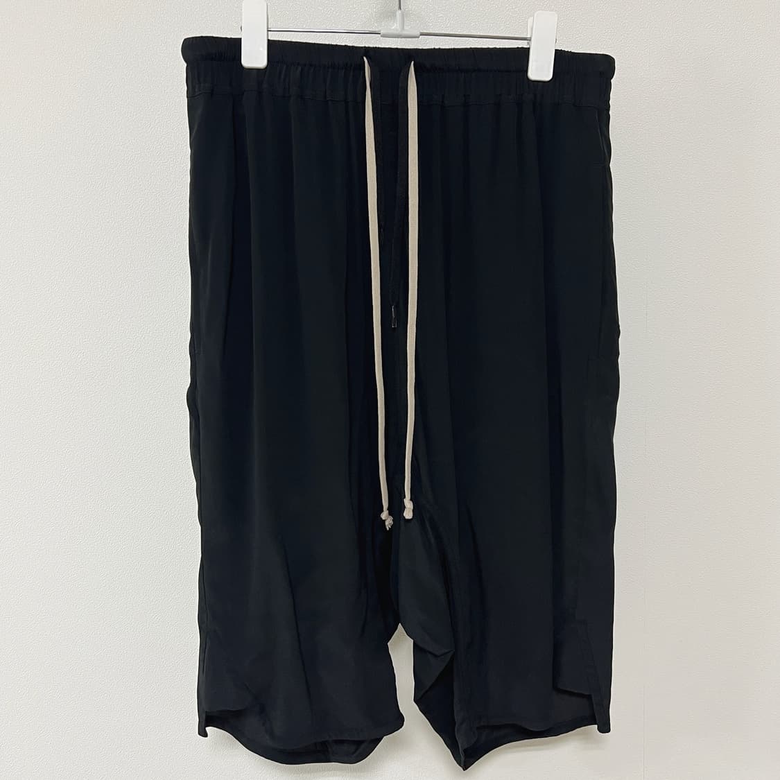 릭오웬스 17SS "WALRUS" BASKET SWINGER 쇼츠 블랙 상품이미지3