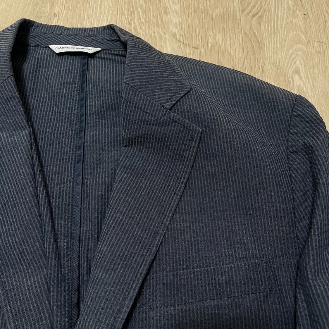캠브릿지 멤버스 시어서커 스트라이프 블레이저 정장자켓 [차콜] L/100 상품이미지4