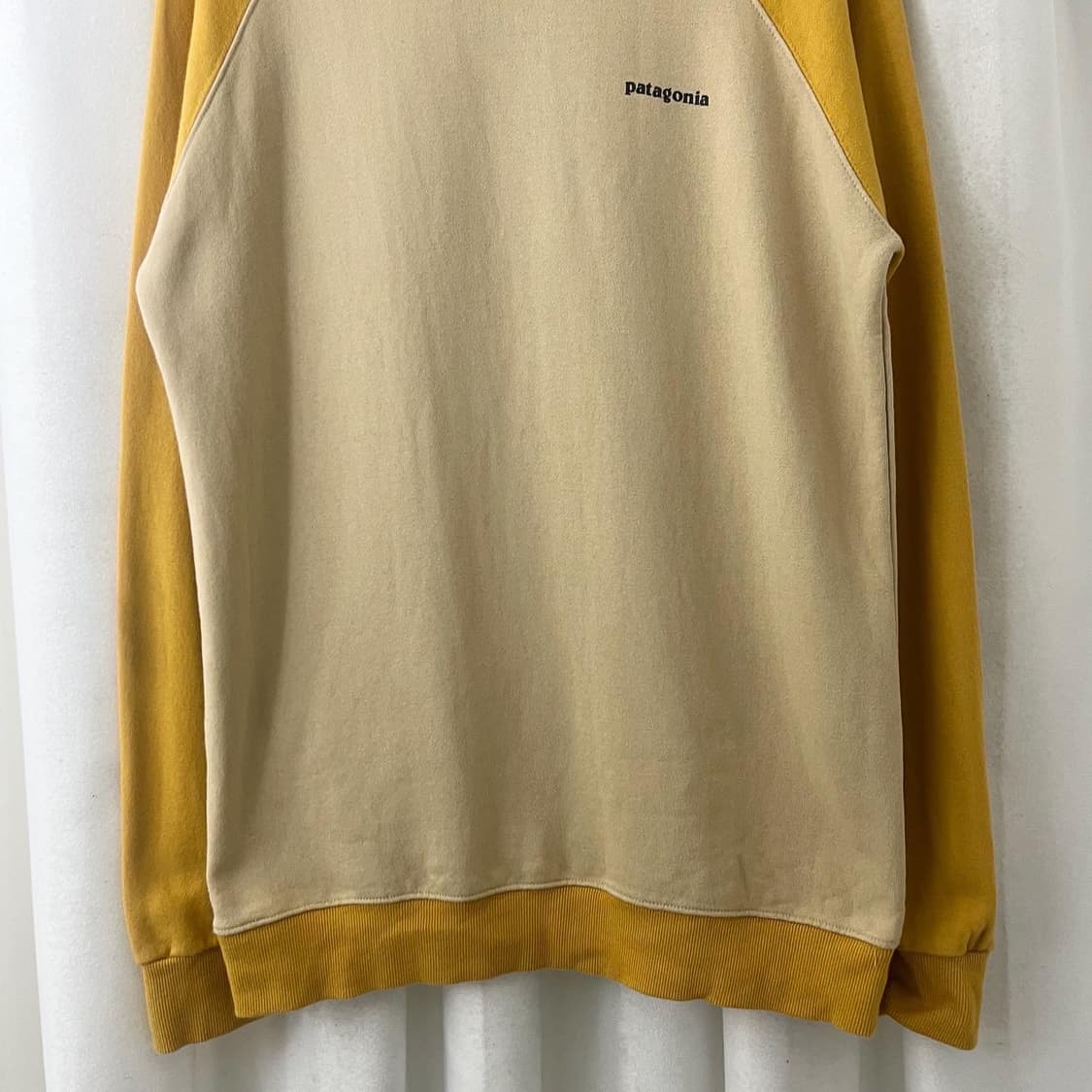파타고니아 옐로우 백빅로고 라운드 맨투맨 상품이미지5