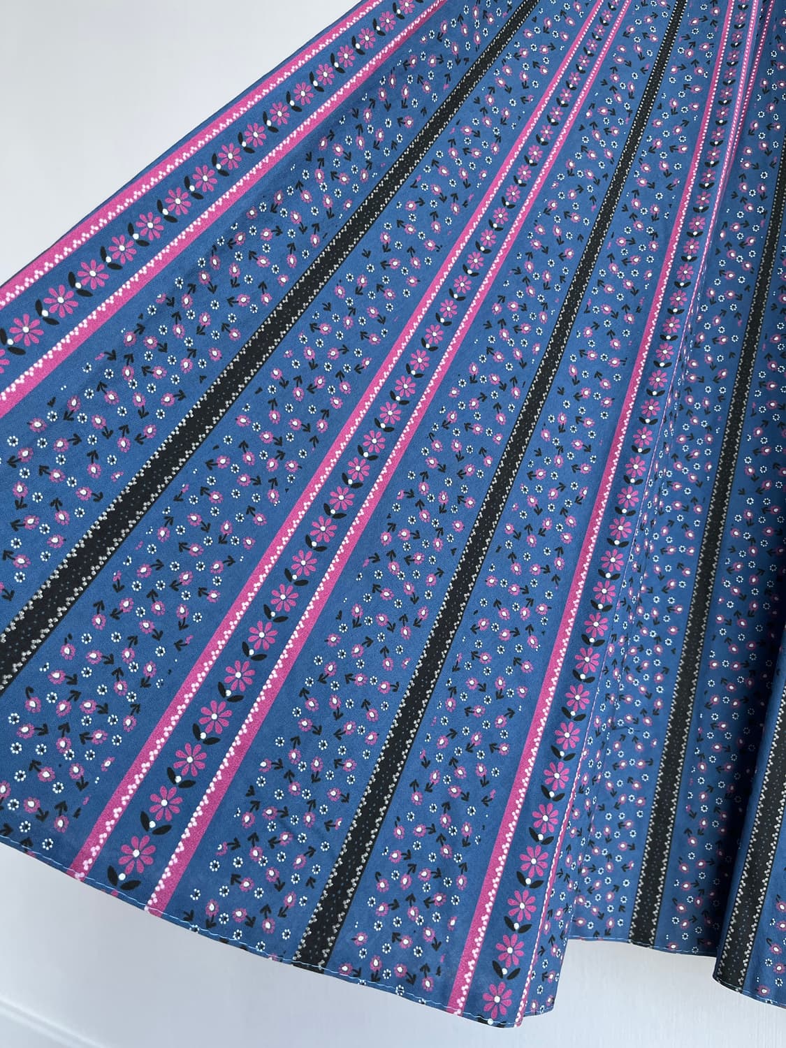 빈티지 티롤리안 트라흐텐 블루 플로럴 스커트 상품이미지3