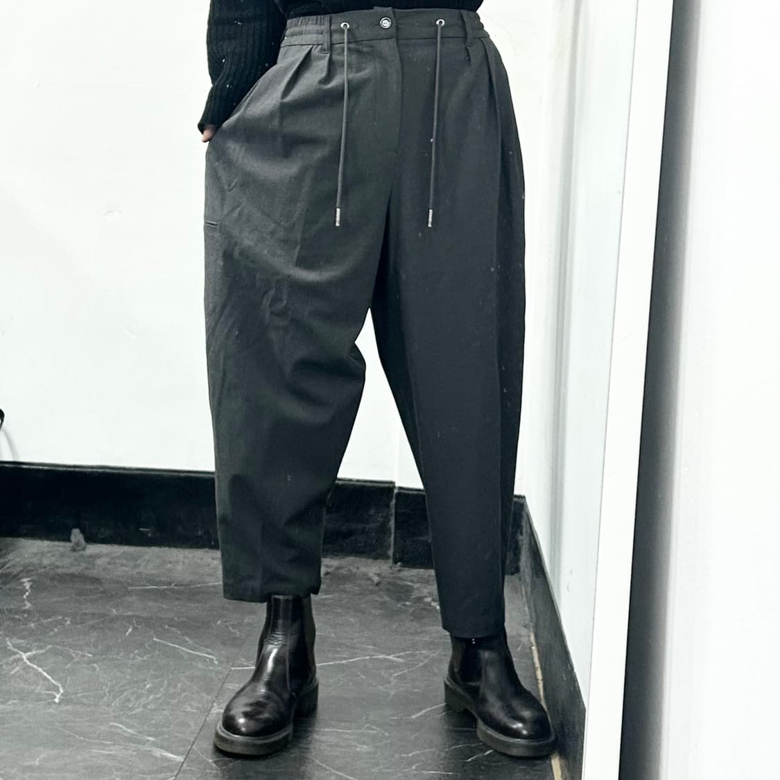 송지오 옴므 23SS 크레이프 벌룬 팬츠 상품이미지1