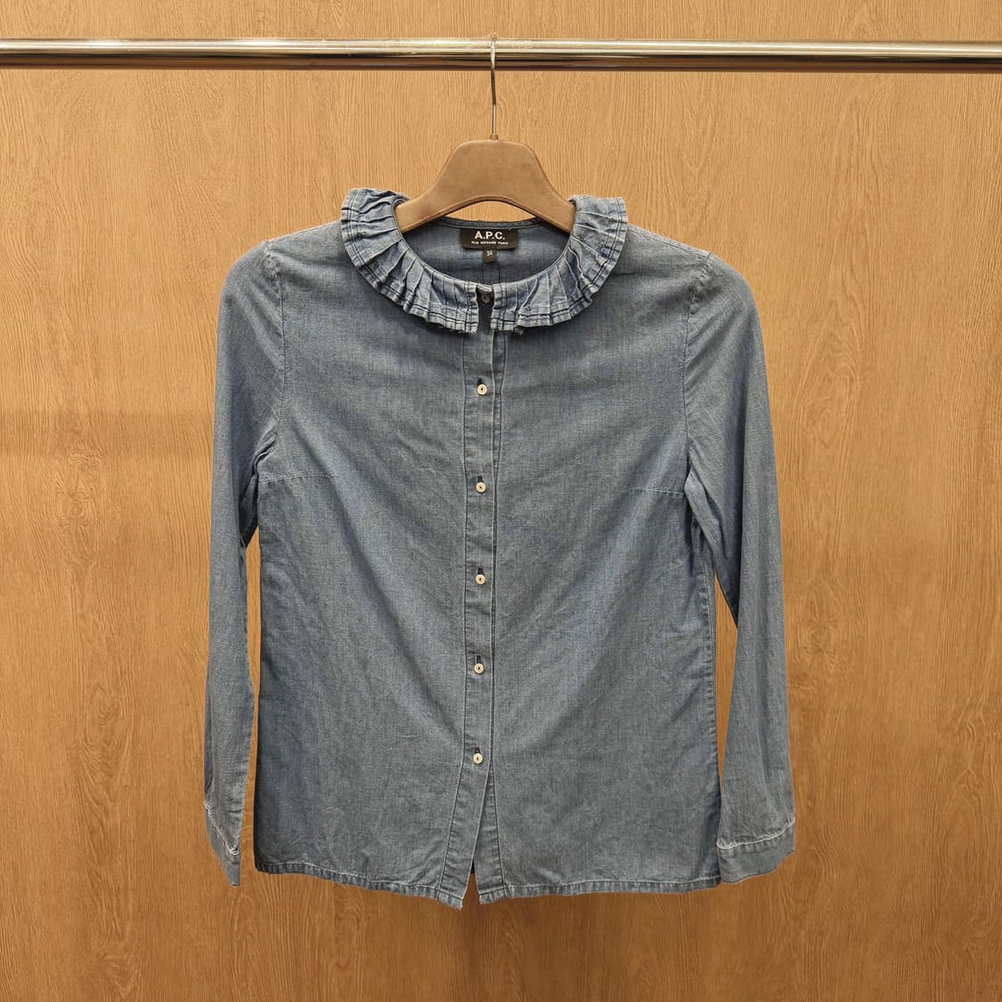 아페쎄 데님 셔츠 프릴 카라 무지 암핏 절개 디테일 레귤러핏 블루 상품이미지2