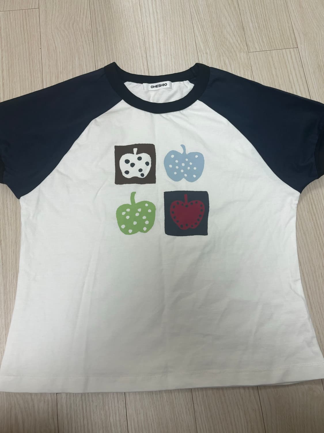 오헤시오 APPLE RAGLAN T-SHIRT, WHITE 상품이미지4