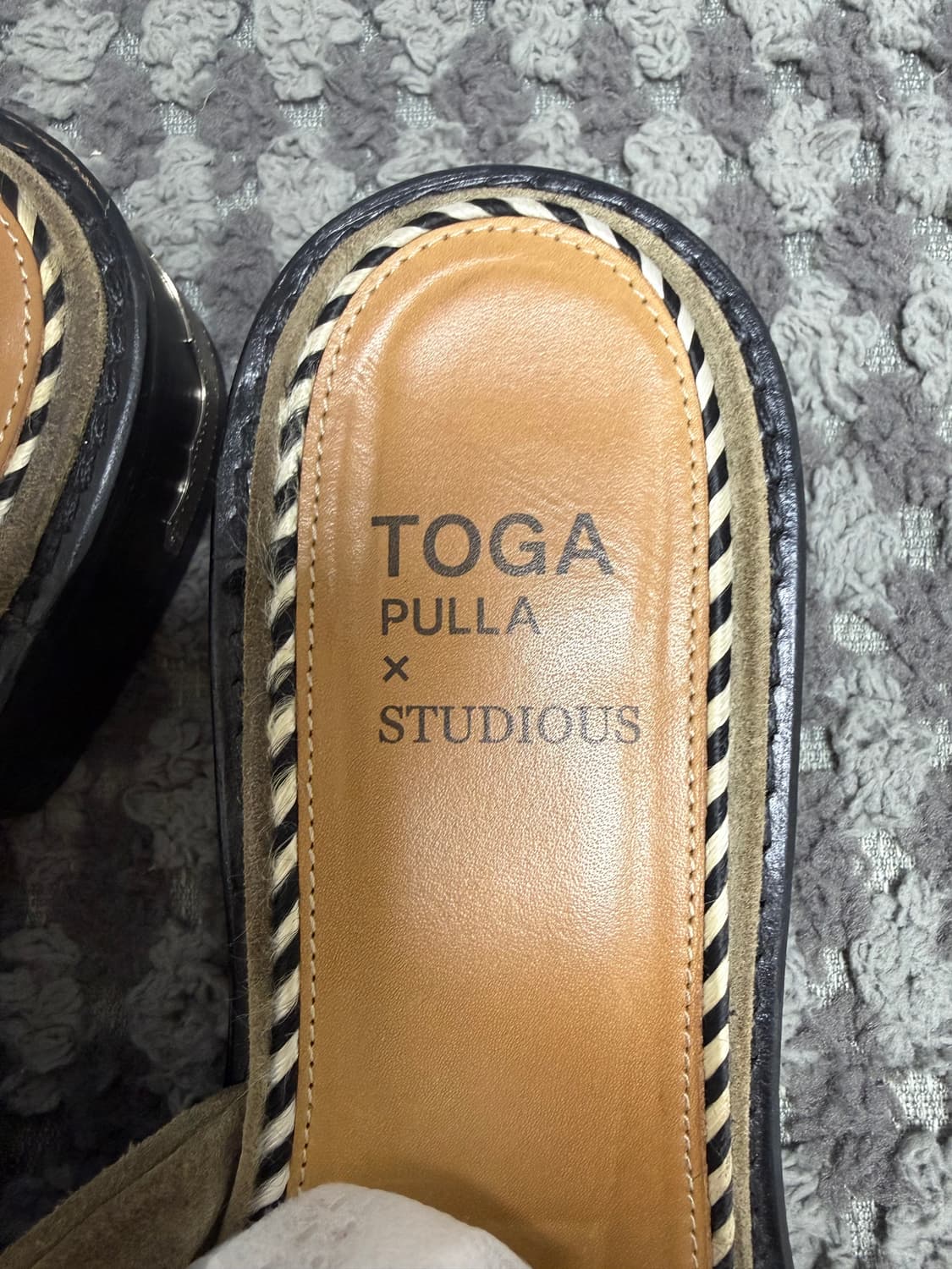 토가 풀라 스웨이드 메탈 버클 샌들 상품이미지3