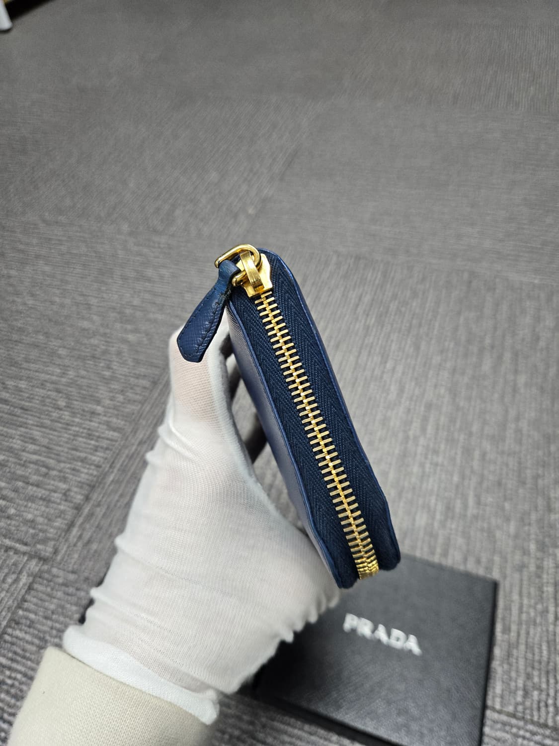 [특가][정품] 프라다 사피아노 지퍼돌이 장지갑 상품이미지4