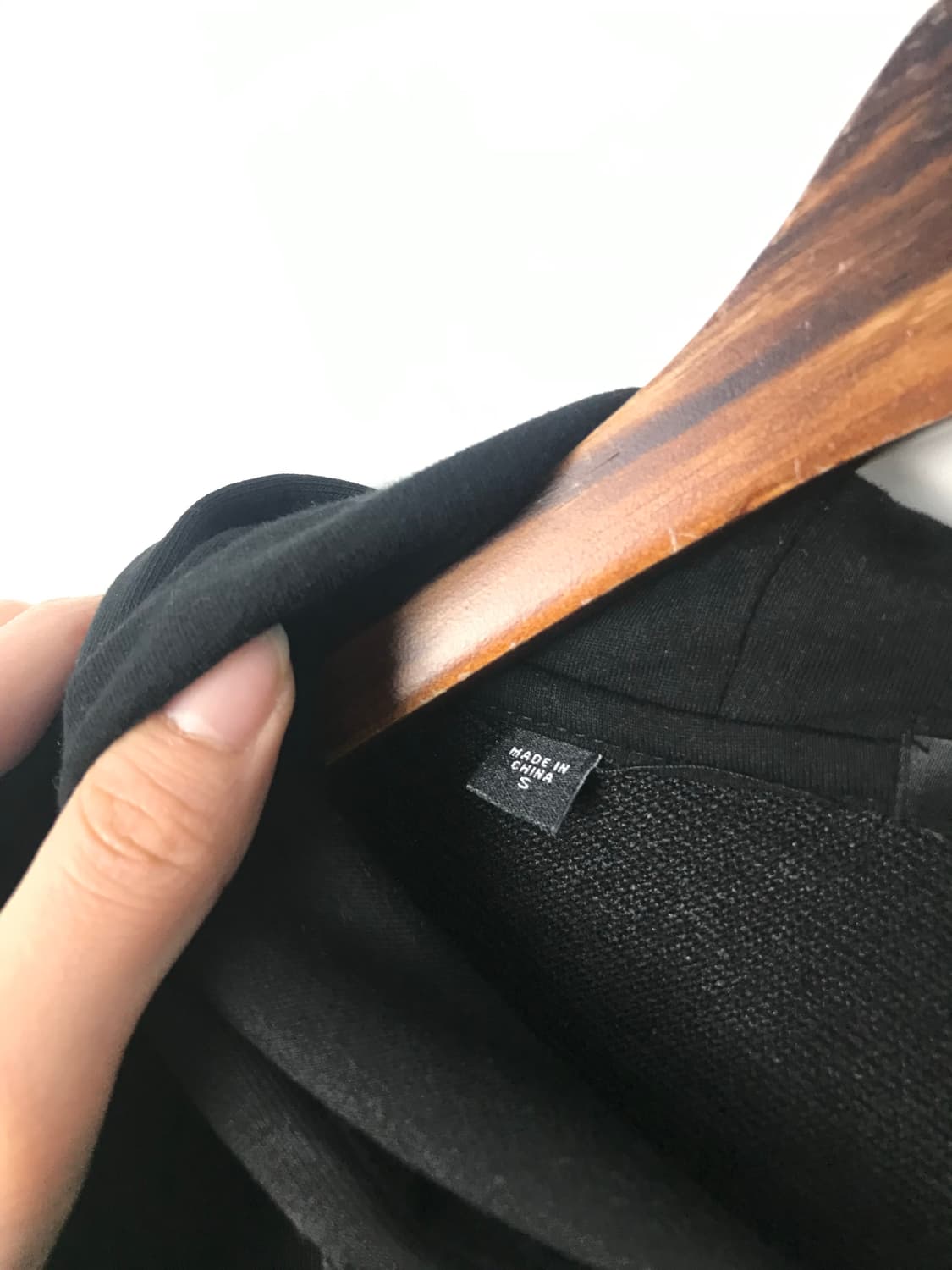 게스 화이트로고 블랙 후드집업 상품이미지5