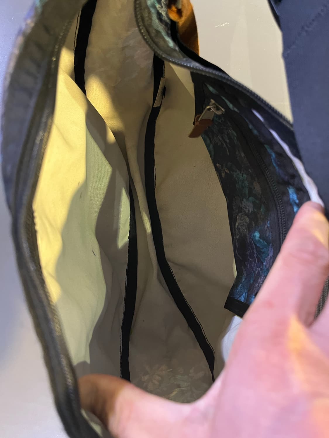 그레고리 플로랄 테피스트리 사첼백 상품이미지3