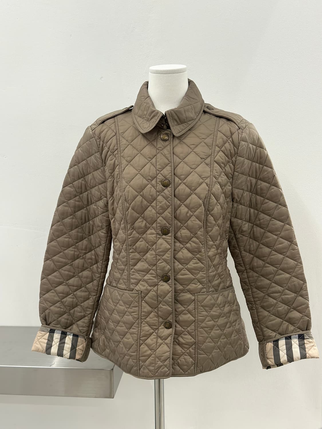 버버리 브릿 캔코트 퀼팅 자켓  상품이미지1
