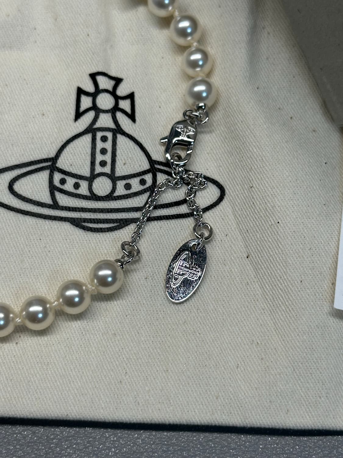 비비안웨스트우드 루크리즈 펄 세이프티핀 목걸이 상품이미지4