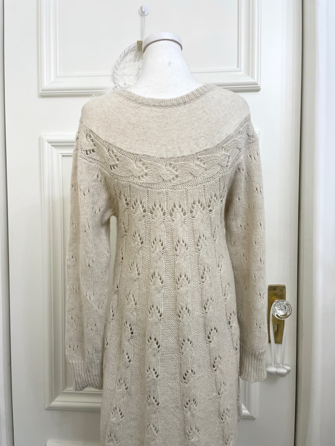 ivory embroidery point twist pocket swea 상품이미지4