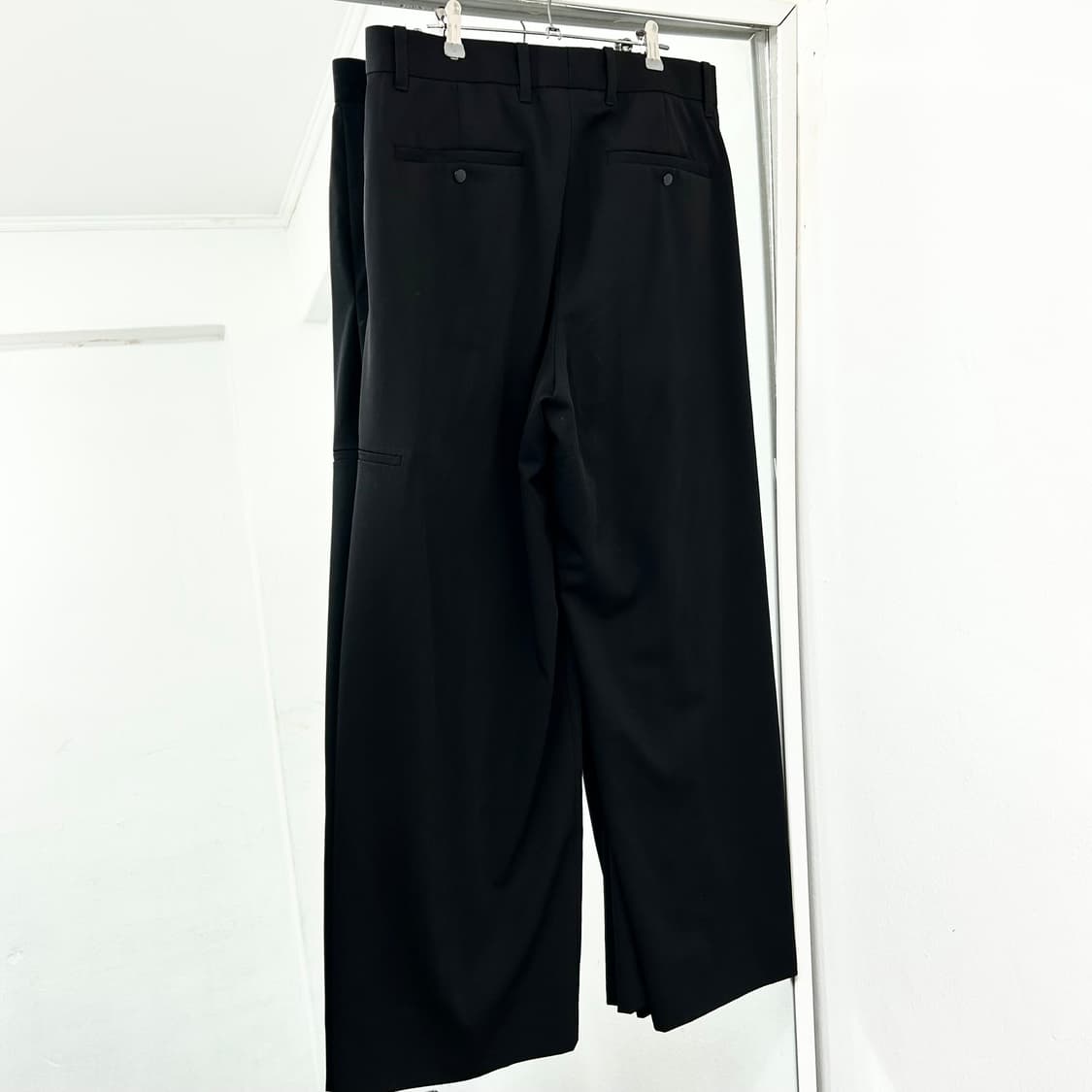 우영미 25SS 블랙 투턱 와이드 팬츠 상품이미지6