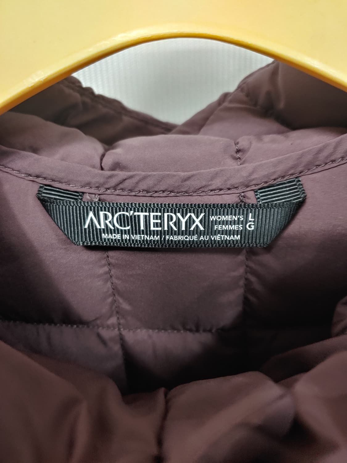 아크테릭스 여성 후드 패딩 조끼 버건디 100 상품이미지3