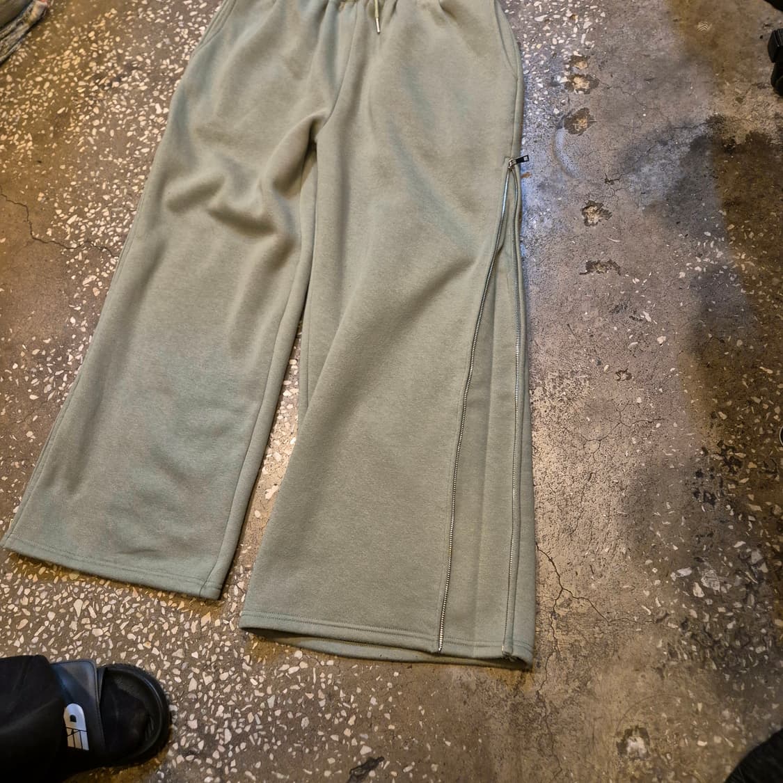 32~34인치 사이드 지퍼커스텀 카키 와이드 트레이닝팬츠  상품이미지4