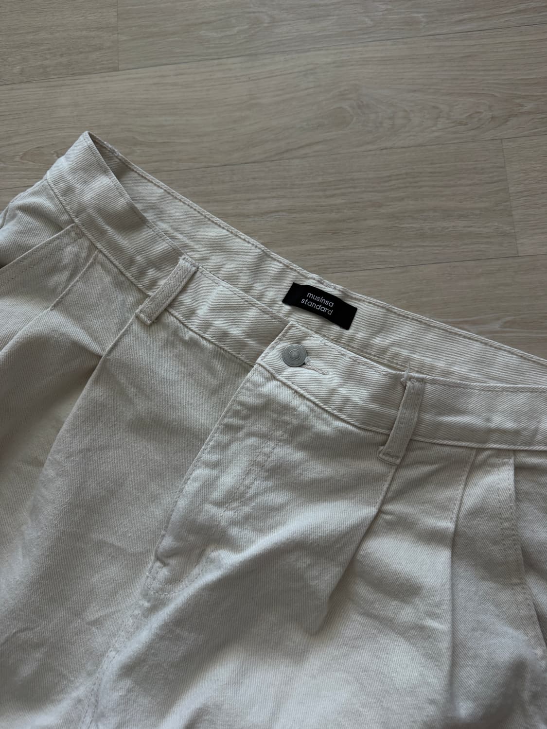 무신사 스탠다드 투턱 와이드 팬츠 크림 데님 상품이미지3