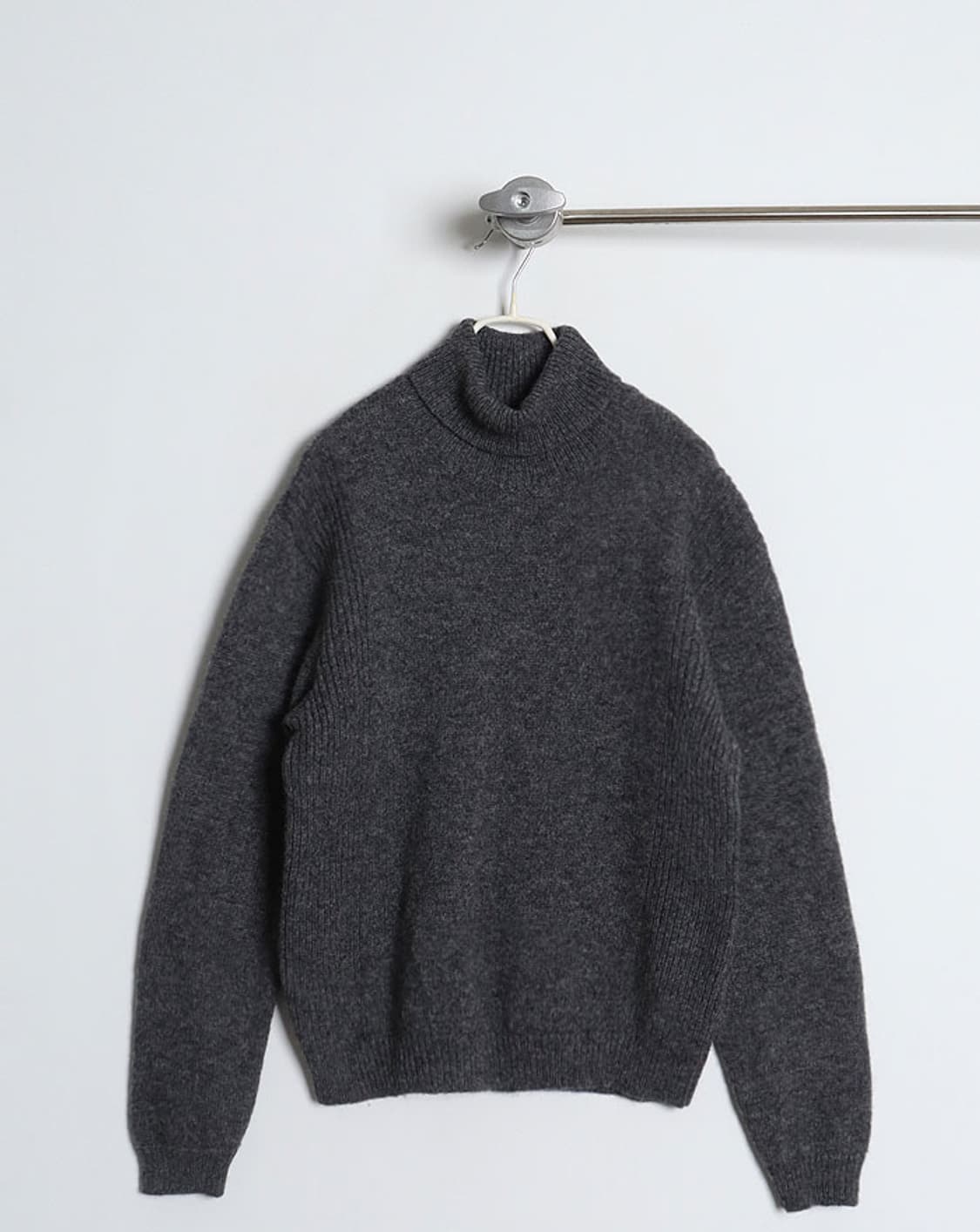 A.P.C 터틀넥 니트 상품이미지1