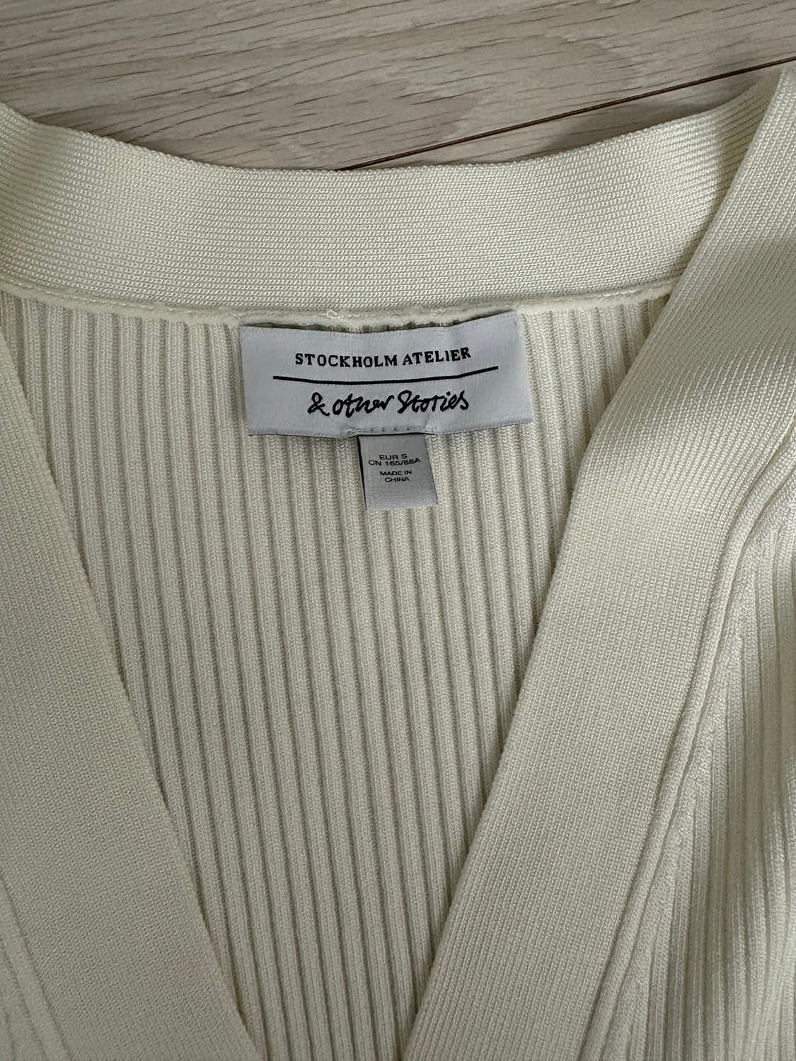 앤아더스토리즈 아이보리 크롭 가디건 s 상품이미지4