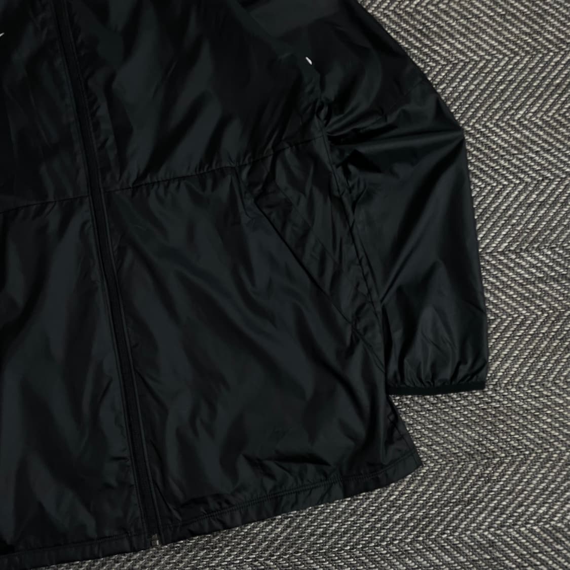 나이키 스우시로고 블랙 미니멀 바람막이y 2869 상품이미지3
