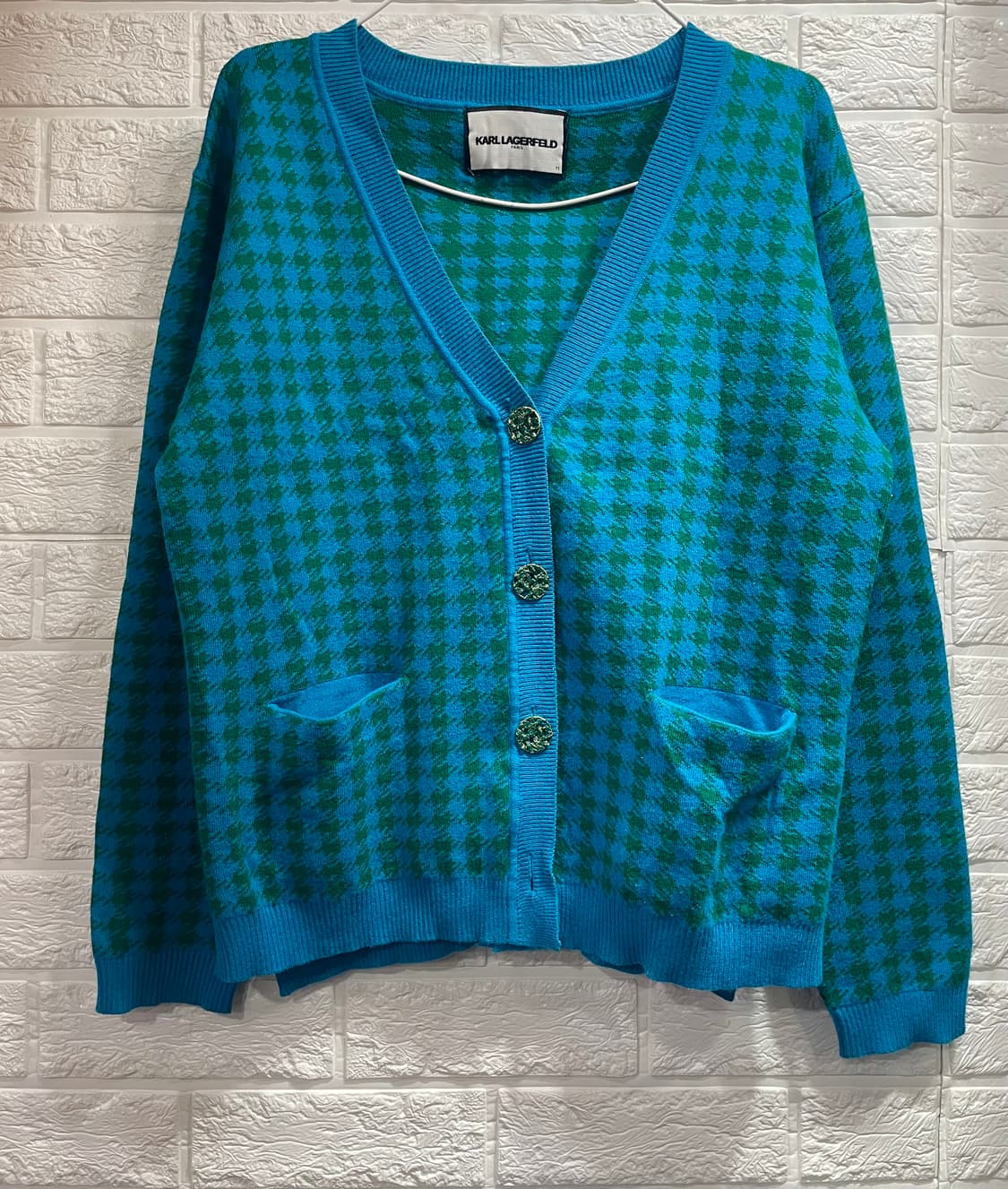 칼라거펠트 금장단추 니트가디건:) 상품이미지1