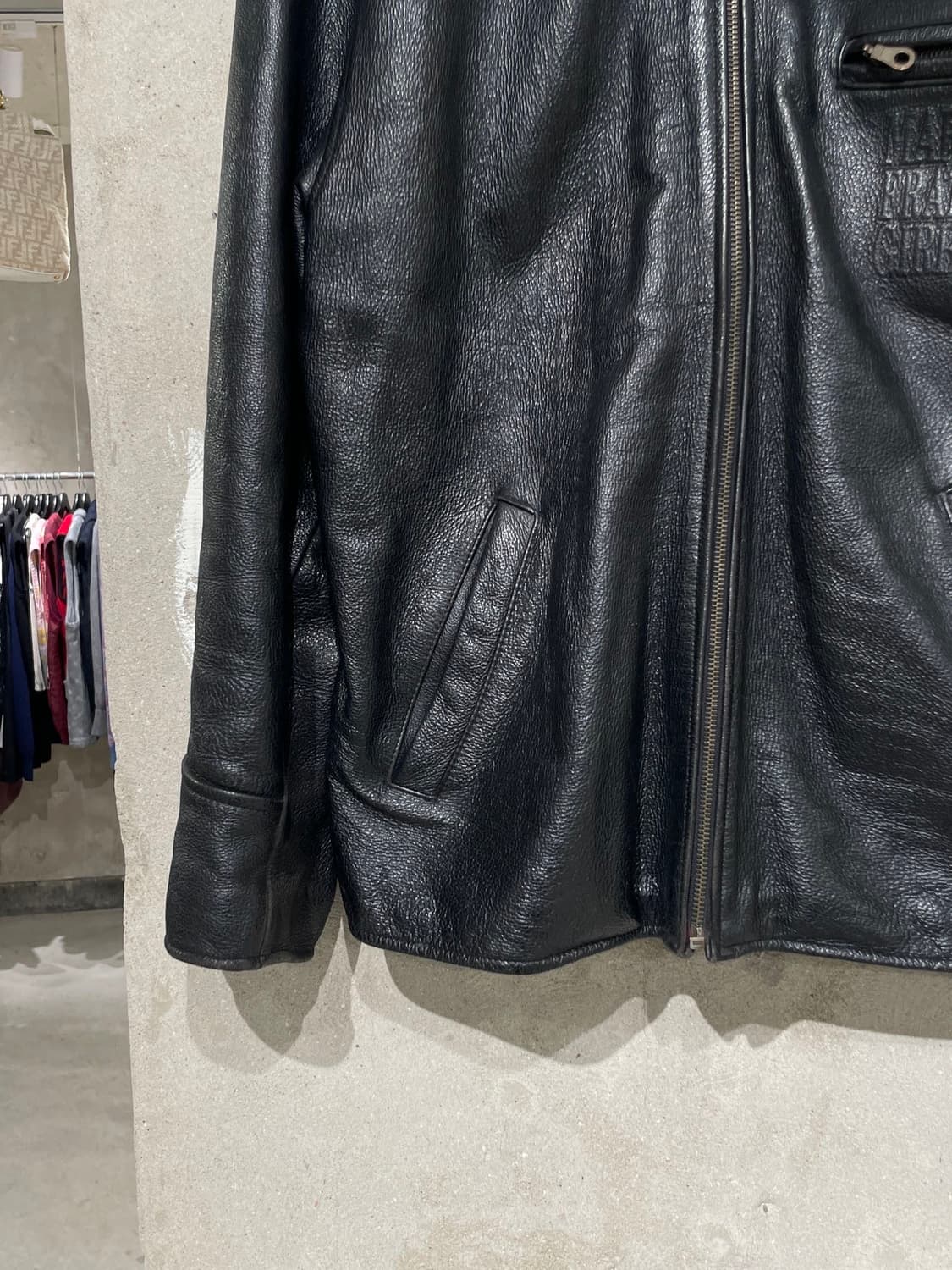 마리떼 프랑소와 저버 블랙 로고 레터링 레더 자켓 상품이미지4