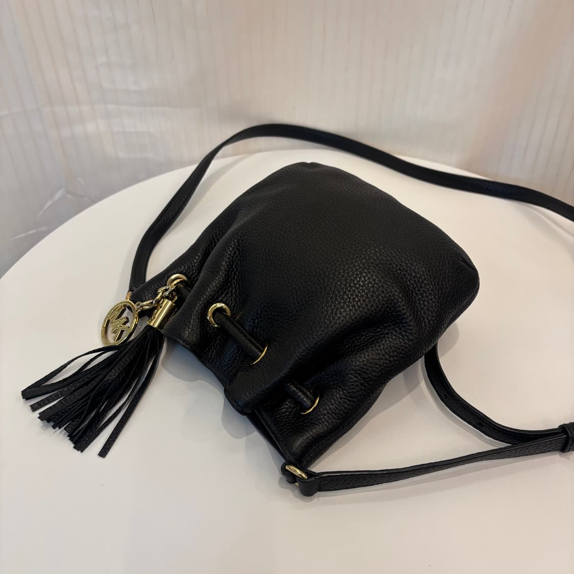 정품 마이클코어스 복조리 크로스백     상품이미지7