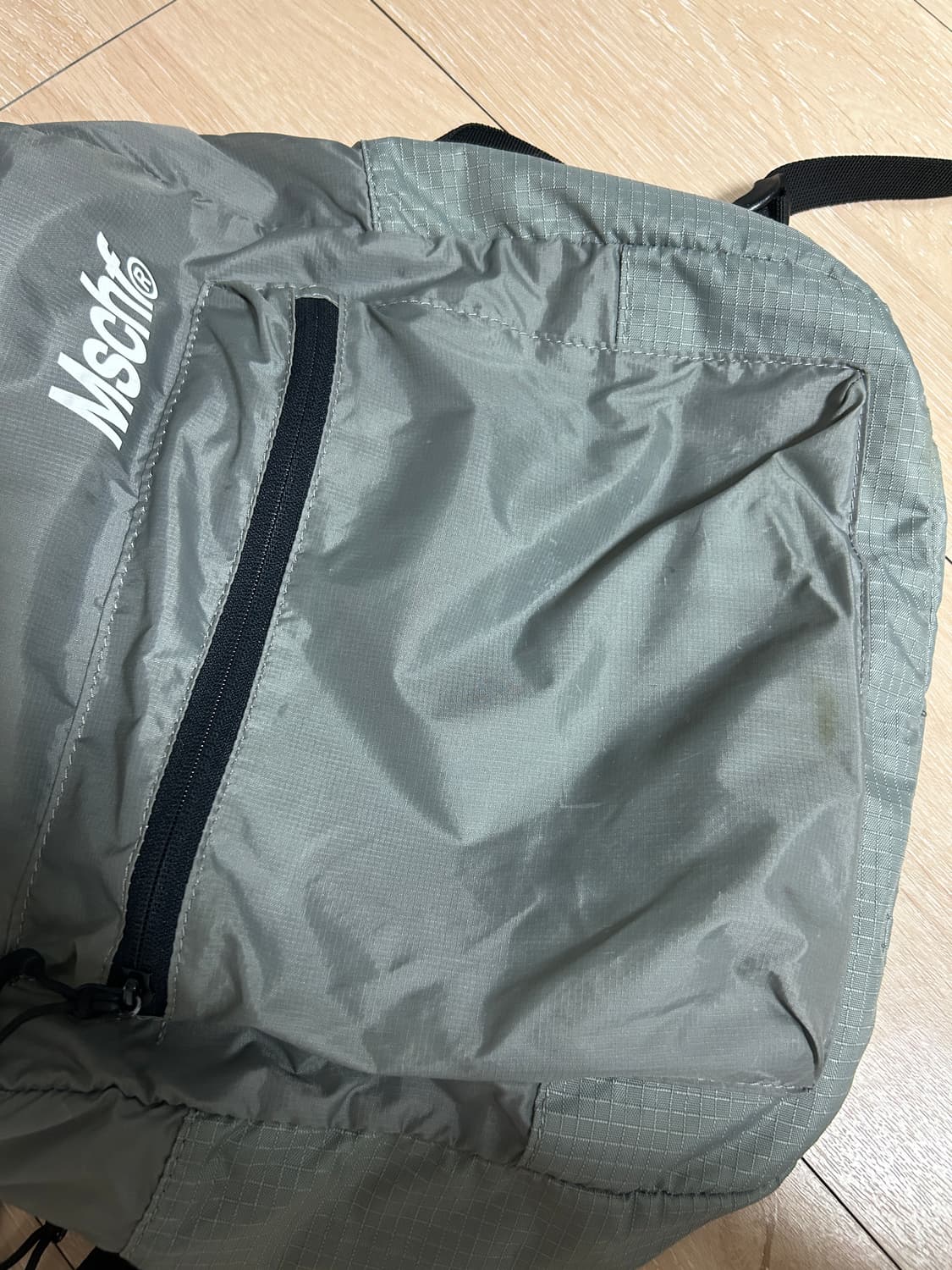 미스치프 패커블 백팩 그레이 상품이미지3