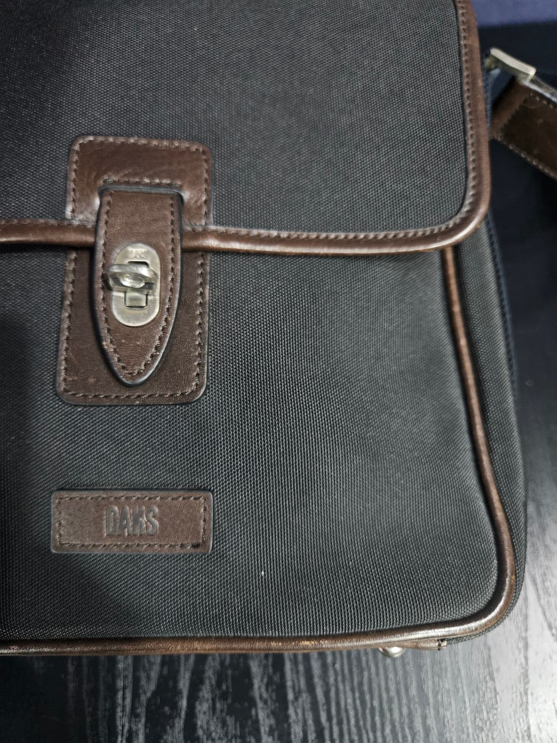 닥스 블랙컬러 남성 크로스백  상품이미지6