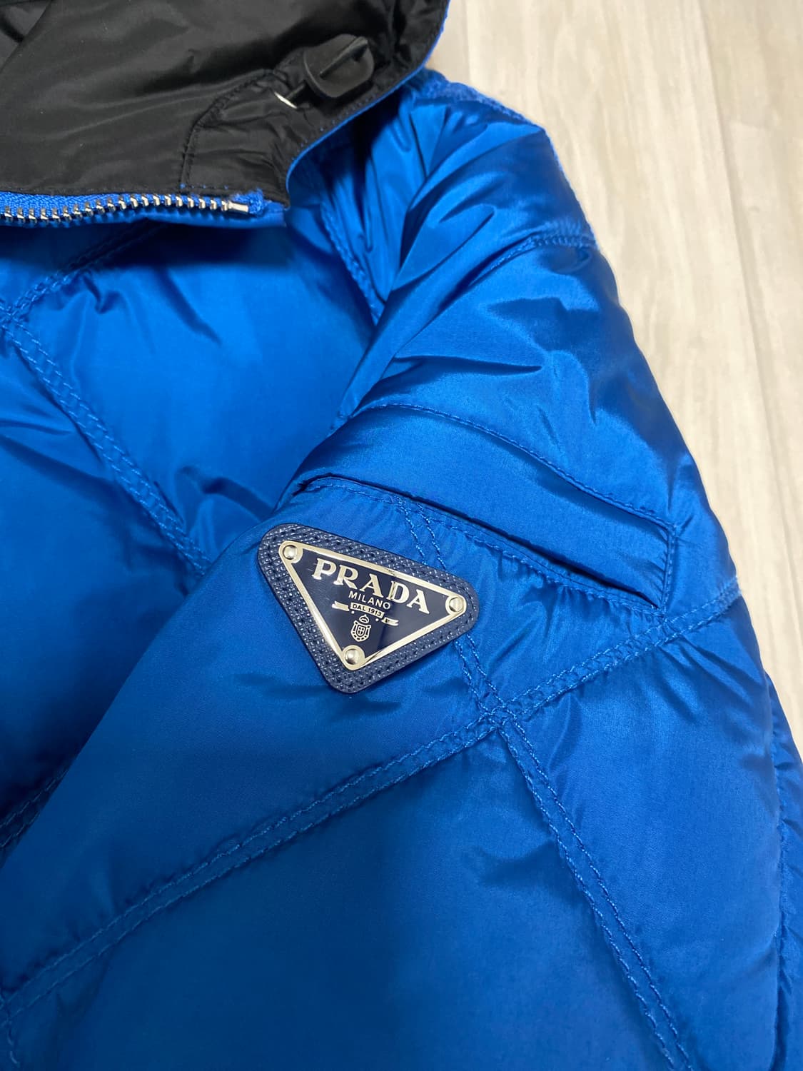 정품 프라다 경량 패딩 상품이미지2
