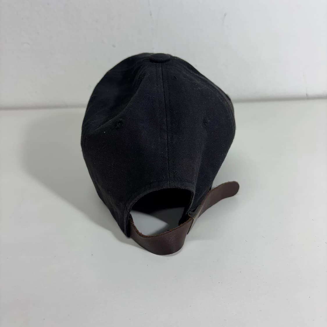 OS 더뮤지엄비지터 블랙 스프레이드 볼캡 상품이미지3