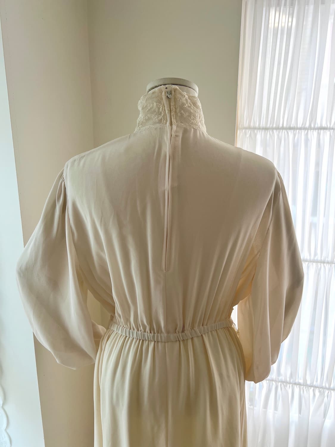 엔틱 레이스 하이넥 벌룬 맥시 드레스 상품이미지10