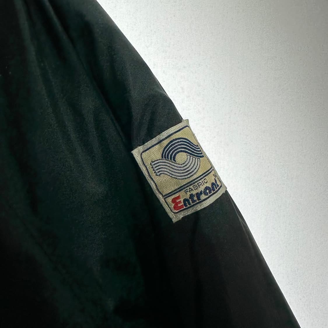 입생로랑 80‘s 로고 패치 덕다운 푸퍼 패딩 상품이미지7