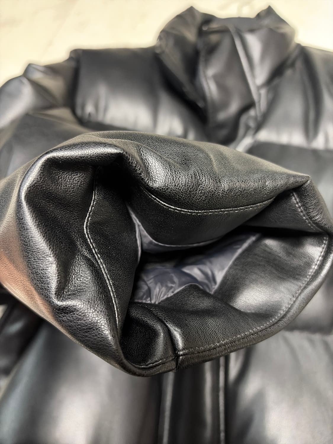 TNGT 블랙 레더 구스다운 패딩 점퍼 100사이즈 팝니다 상품이미지4