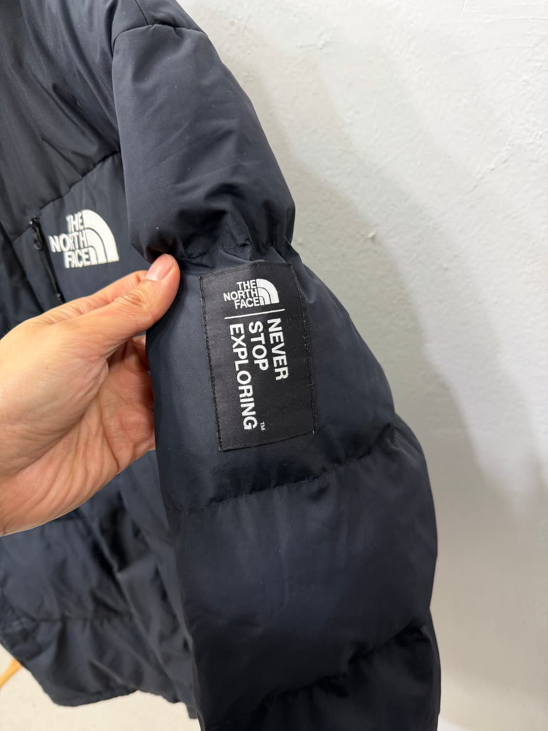 정품) 노스페이스 남성 블랙 온볼 패딩 L 상품이미지2