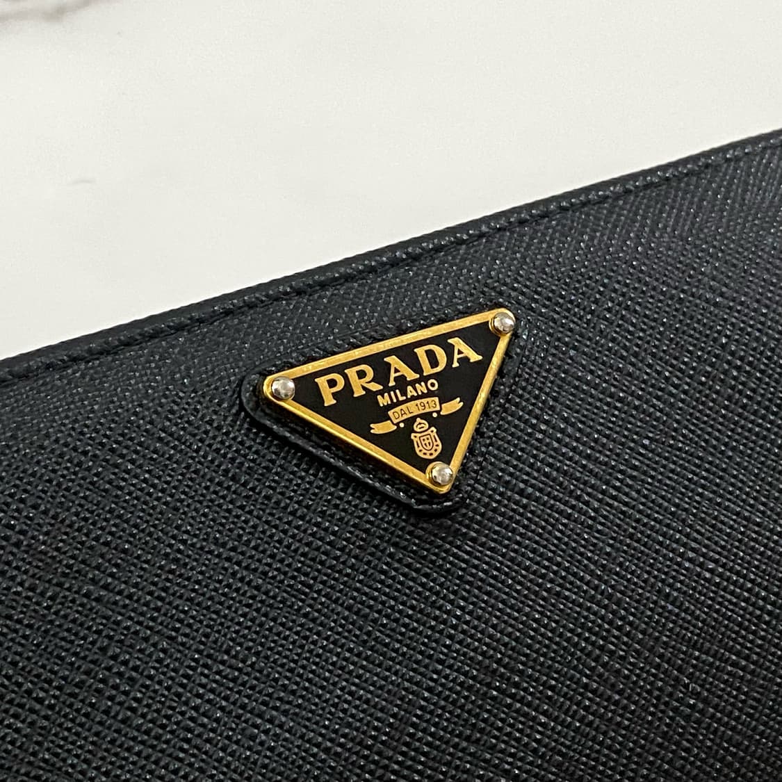 프라다 라지 사피아노 레더 삼각로고 월렛 지퍼 장지갑 1ML009 상품이미지6
