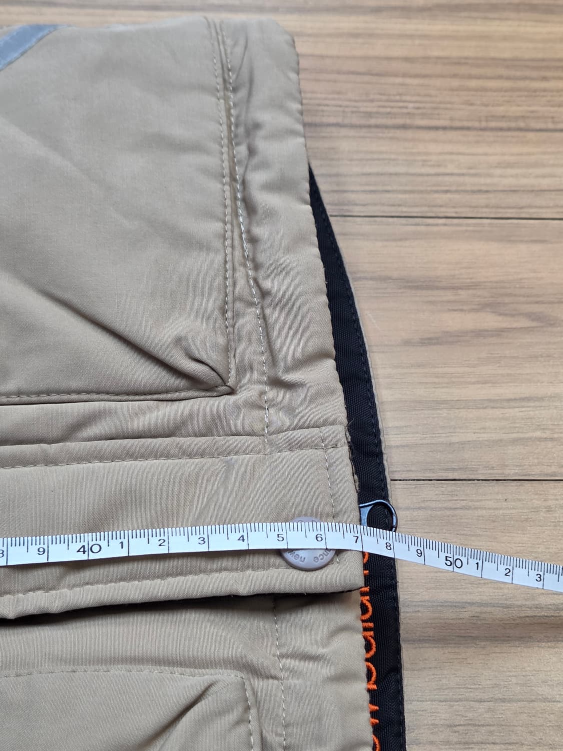 뉴발란스 키즈 남아 패딩 베이지색 100사이즈입니다. 털이 풍성한 후드가 상품이미지3