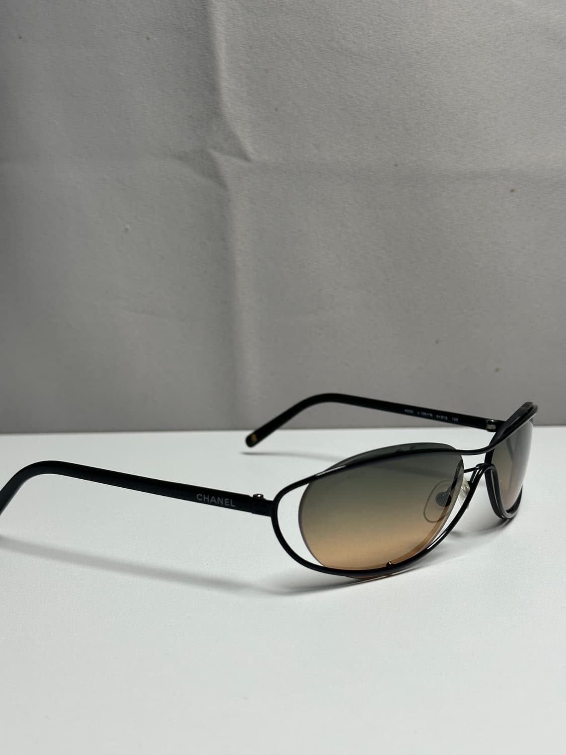 샤넬 블랙 메탈 오벌 Y2K 리바이벌 선글라스 상품이미지8