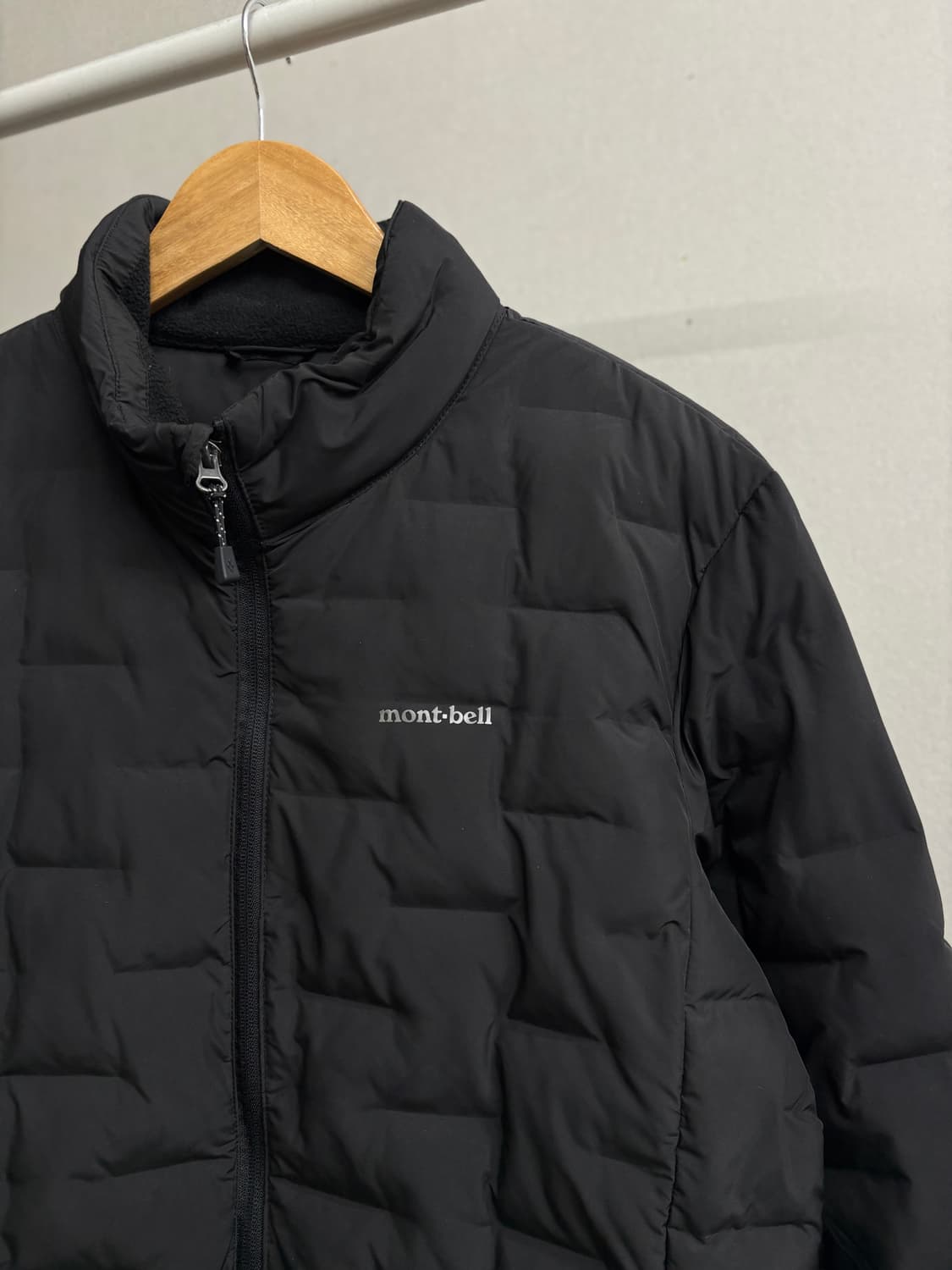 몽벨 경량 블랙패딩 상품이미지2