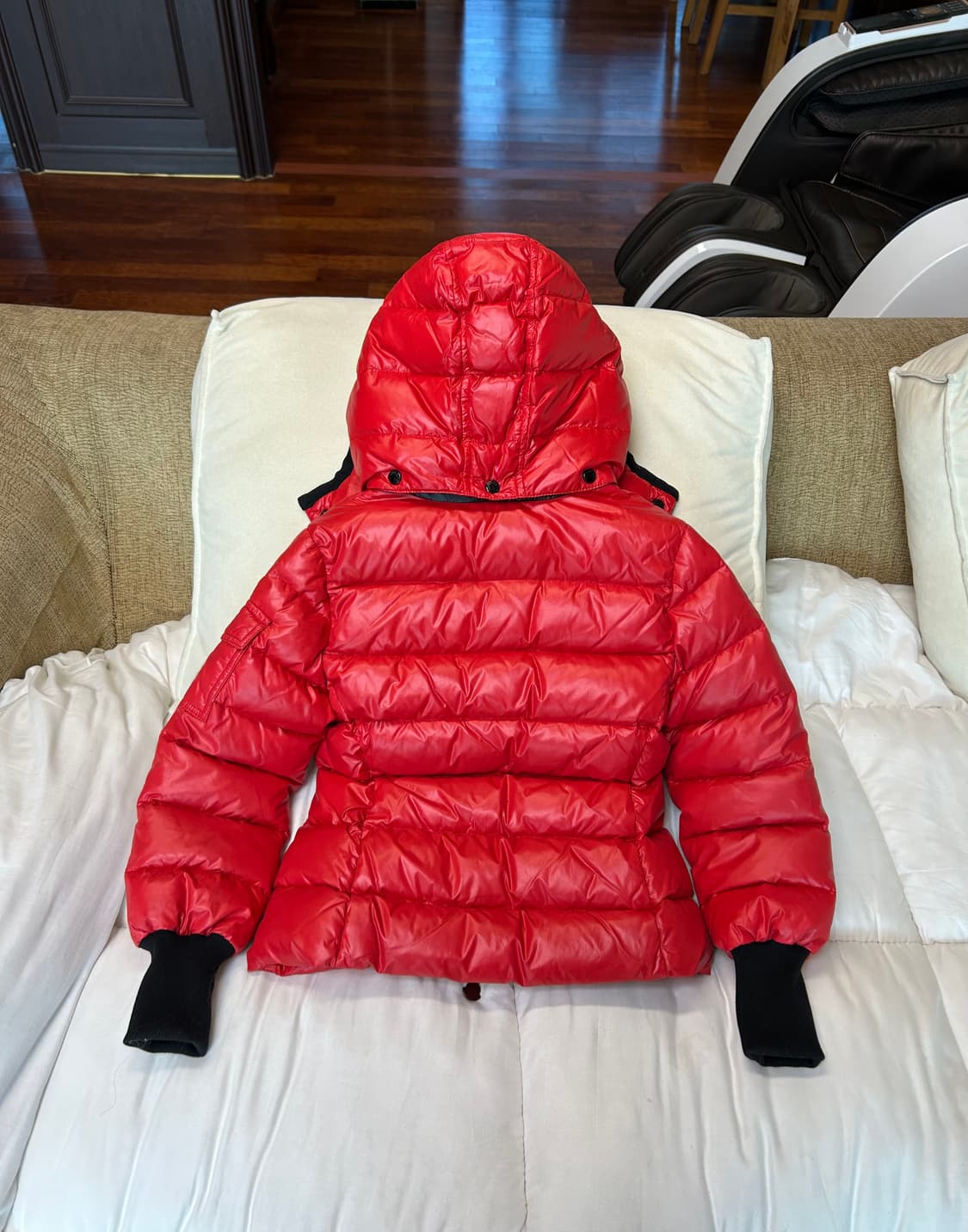 몽클레어 키즈 레드 유광 후드 다운패딩(8세/128cm) 상품이미지5