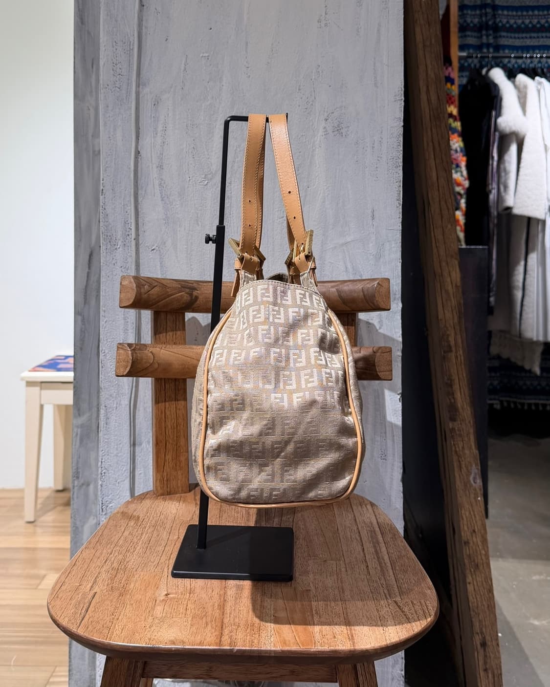 펜디 베이지 주키노 프린트 캔버스 숄더백 상품이미지3