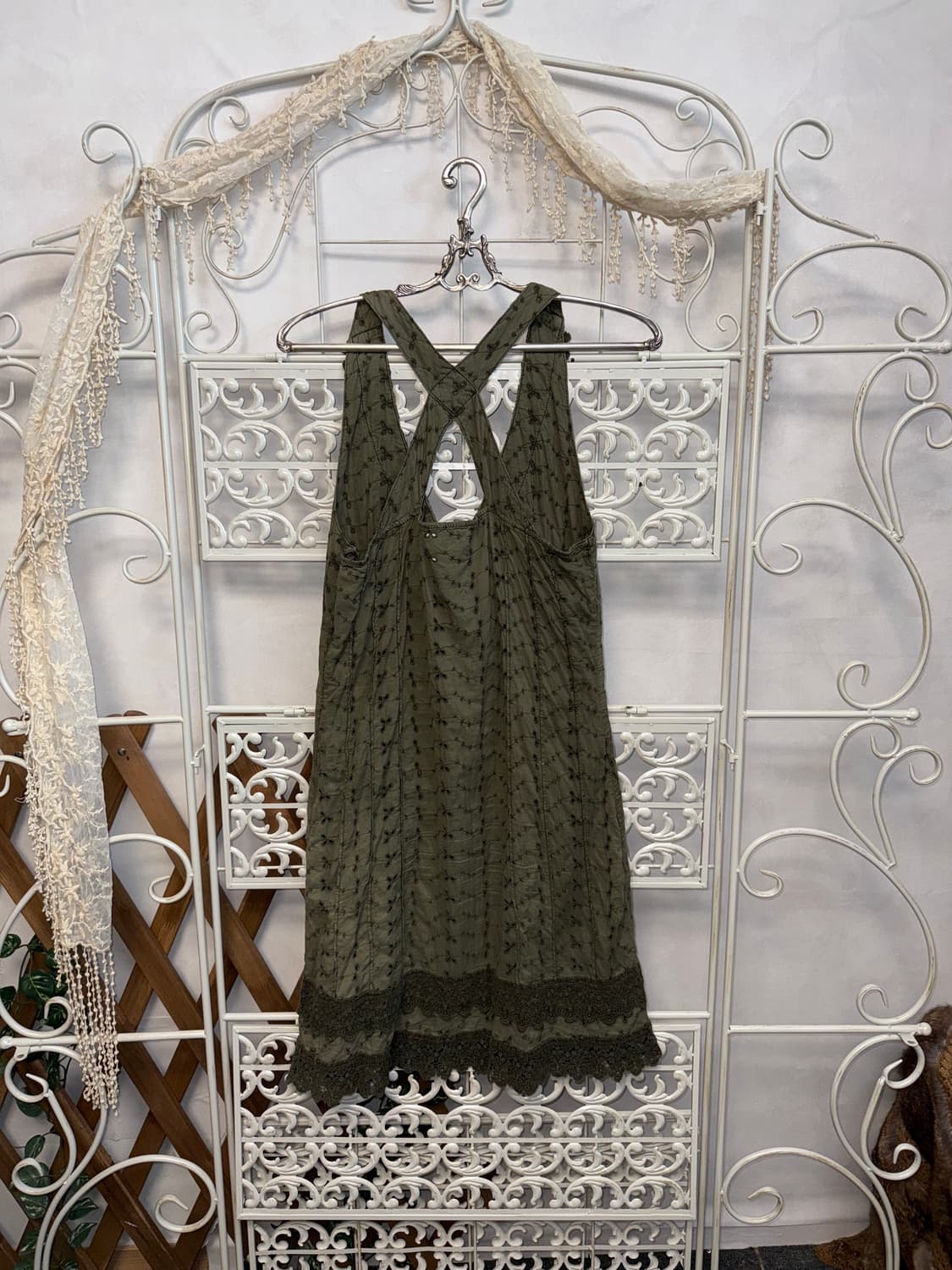 Deep khaki ethnic floral punching ops 상품이미지3