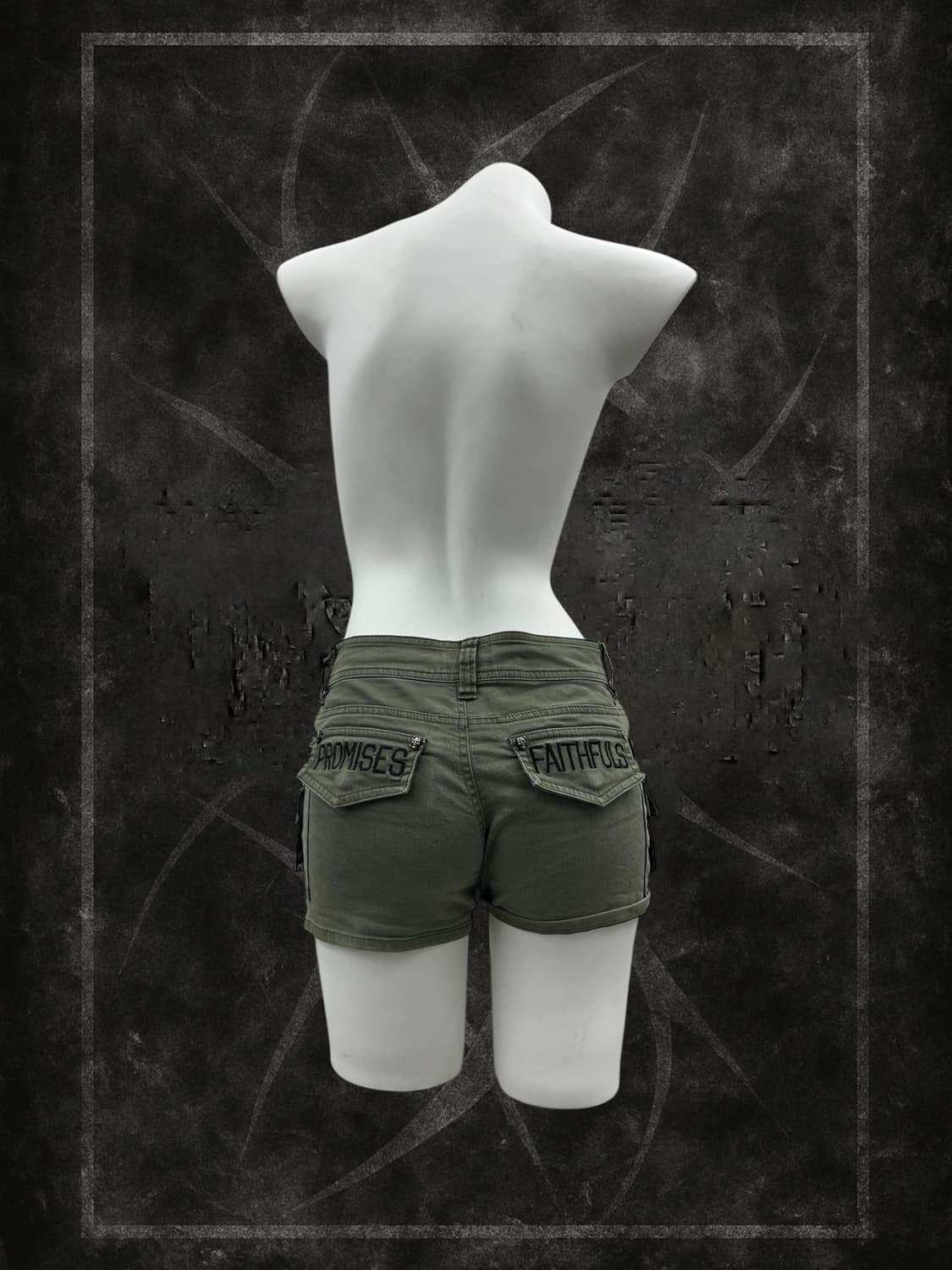 ‘GHOST OF HARLEM' stud shorts 상품이미지4