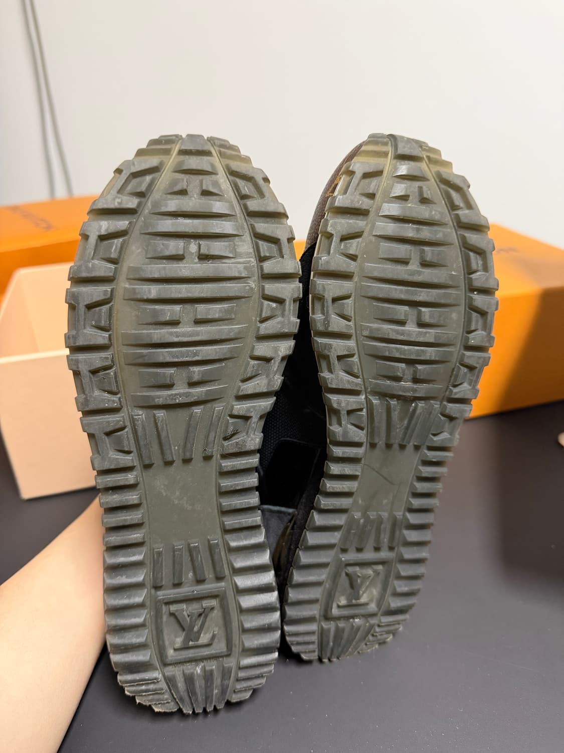 루이비통 런어웨이 모노그램 스니커즈 여성 운동화 35 1/2 사이즈 상품이미지4