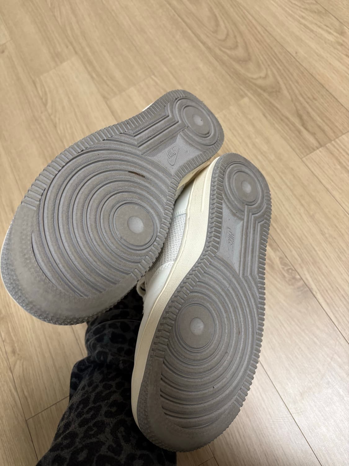 나이키 에어포스 1 하이 '07 LV8 세일 앤 미디움 그레이 상품이미지8