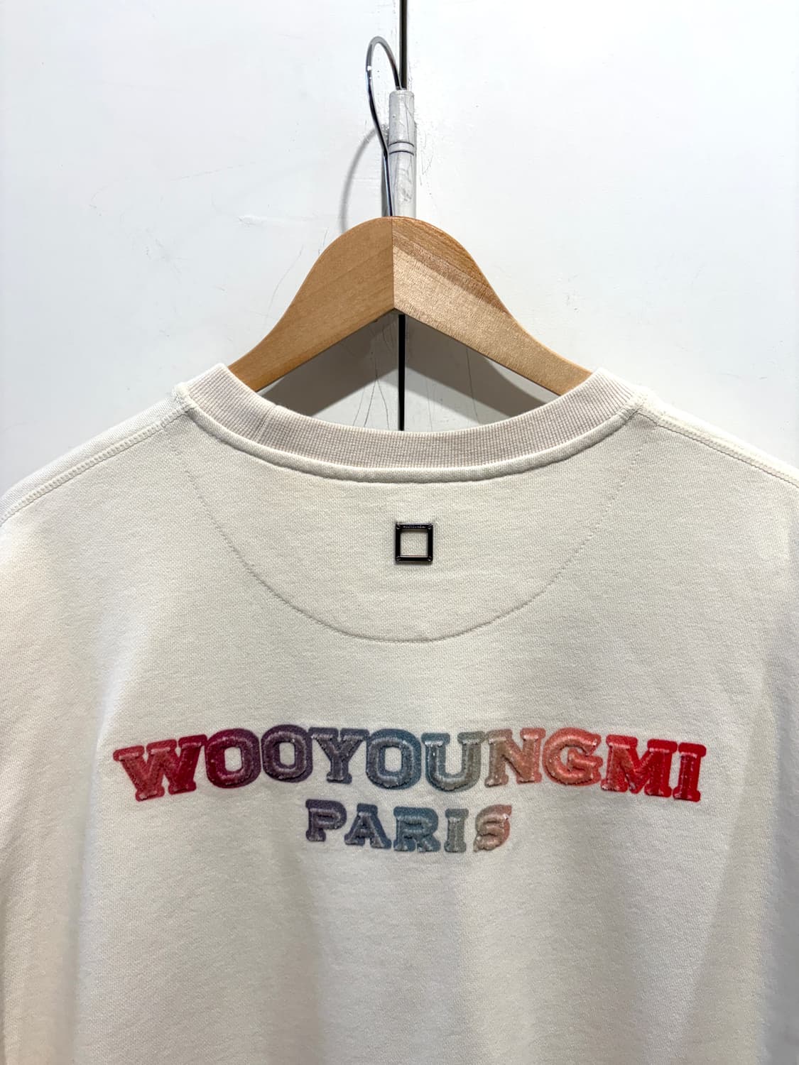 22FW 우영미 코튼 퍼지 백로고 스웨트셔츠 상품이미지2