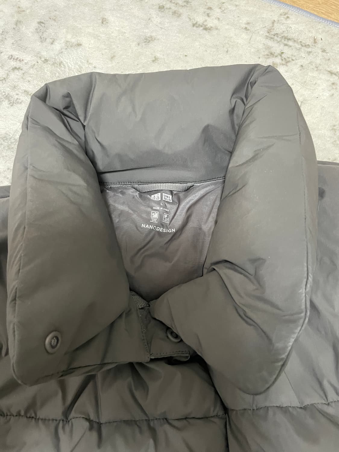 유니클로 파우더 소프트 패딩 차콜 L 상품이미지6