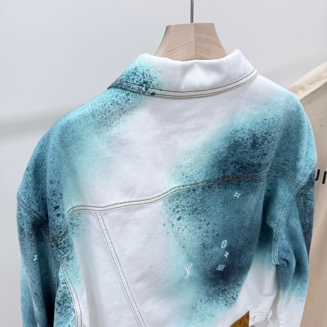 [미사용/52] 루이비통 LV 모노그램 스프레이 데님 자켓 상품이미지5