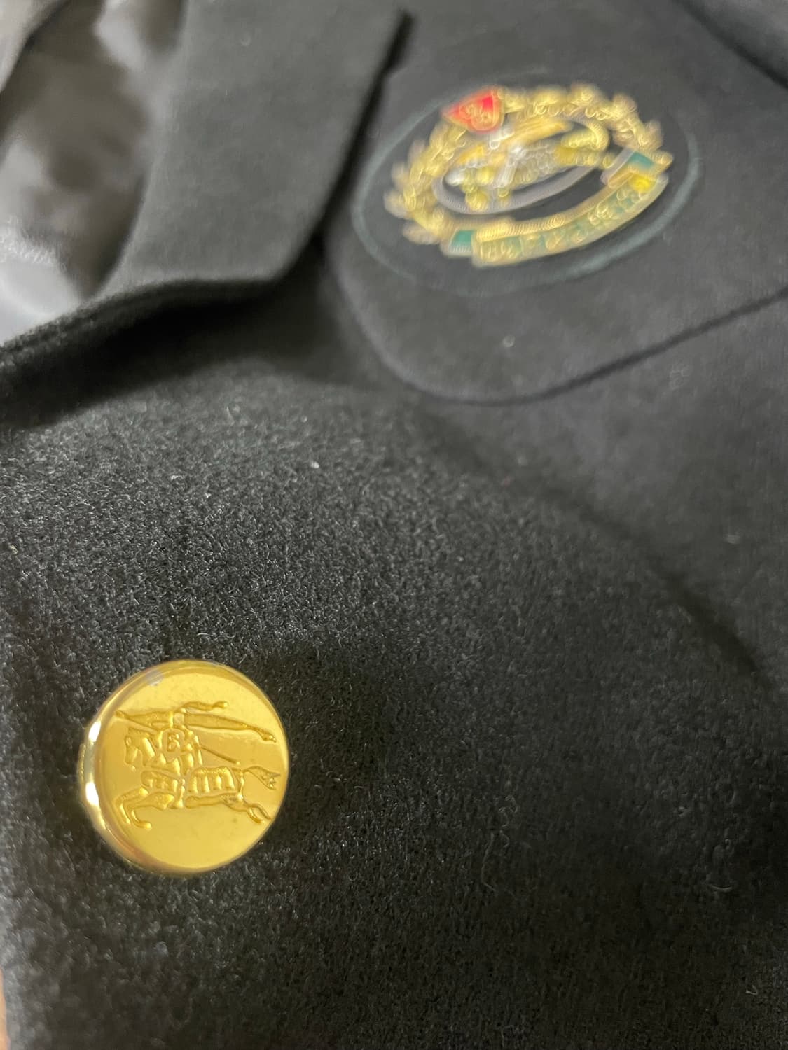 버버리 아카이브 블랙 크레스트 로고 와펜 원버튼 자켓 상품이미지5