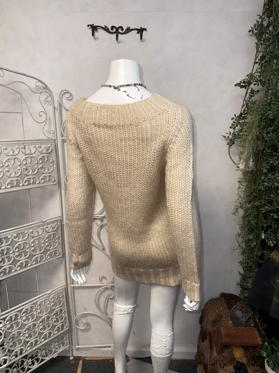 Beige flower corsage twist knit ops 상품이미지3