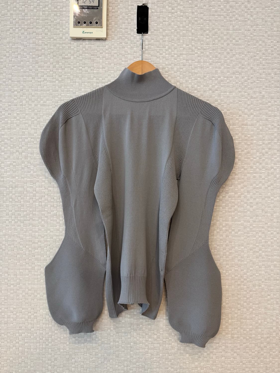 이세이미야케 Fit and Not 하이넥 긴소매 탑 그레이 상품이미지1